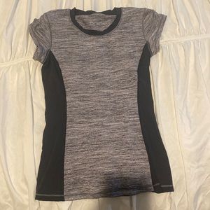 Lululemon athletic shirt! Size 2, but has no tag! Short sleeves shirt!